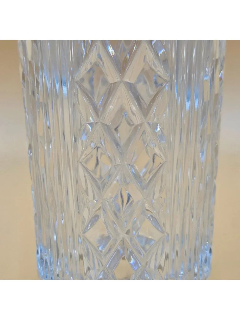 Crystal Clear Industries Meridian Criss Cross Scalloped Edge Flower Vase - Picture 6 of 6